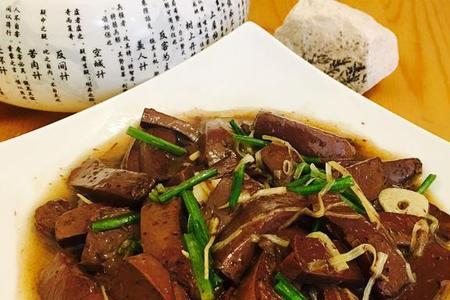 芹菜炒羊血的做法