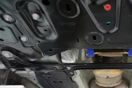 2022领克03底盘有护板吗