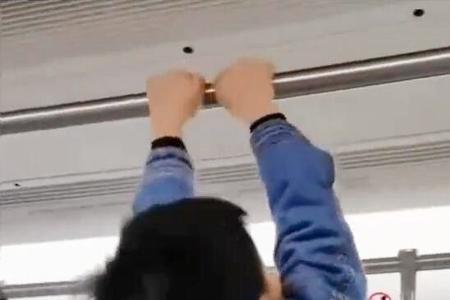 地铁爬行是为什么