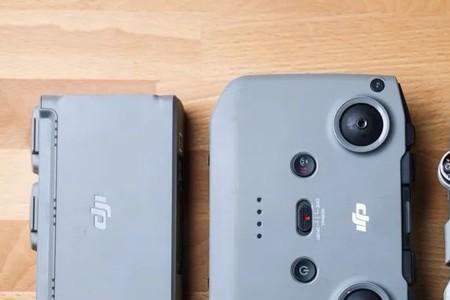 大疆mini2放内存卡需要读卡器吗