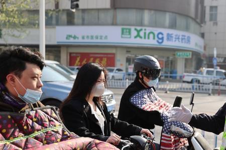 郑州三环外查电动车不戴头盔吗