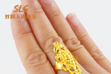 足金戒指上为什么有Q