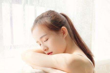 挽回一个男人的十个小技巧