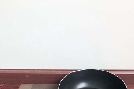 有种平底锅像锅盖一样叫什么锅