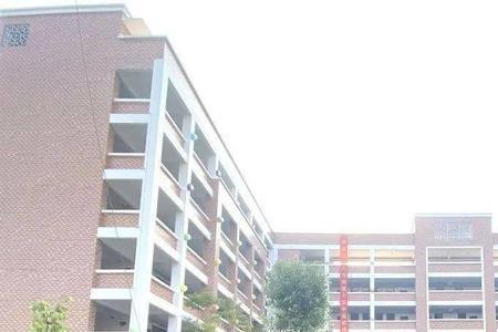 柳州15中总部有没有住校