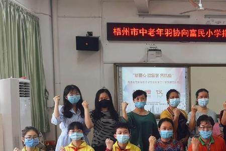 梧州市十八中能不能带手机