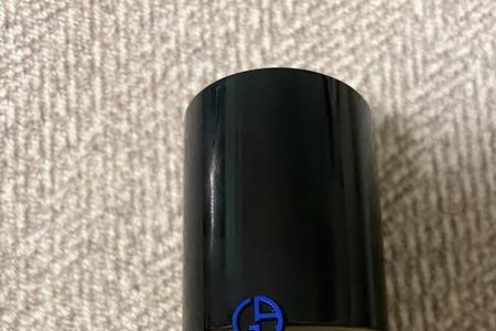 阿玛尼粉底液为什么一股酒精味
