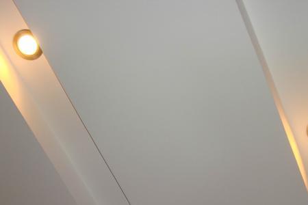线型灯头和石膏板之间会裂吗