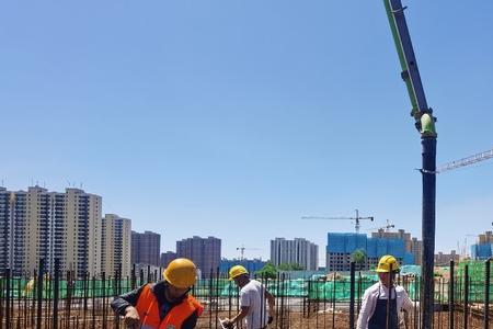 女生读工程管理要下工地吗