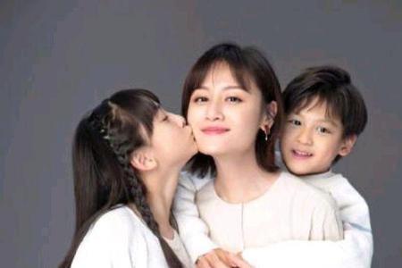 田亮女儿森碟上几年级了