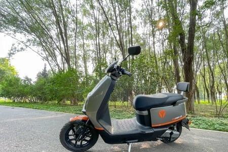 雅迪冠能r1pro续航