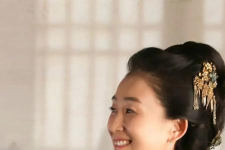 荣妃的扮演者是谁知否