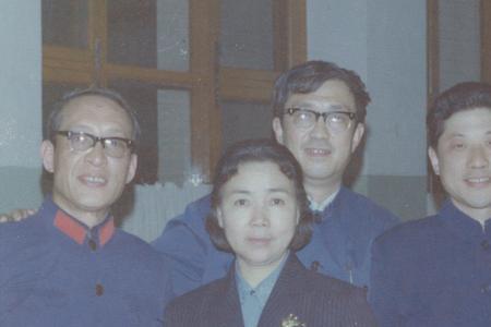 谢晋夫妇是表兄妹吗