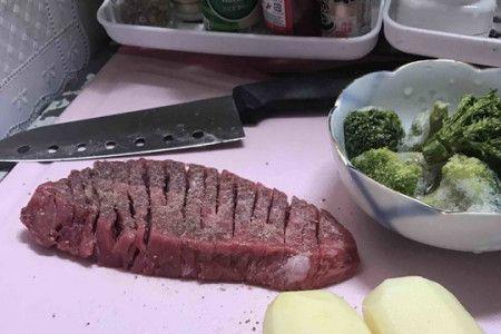 牛排煎好后上面撒什么香料