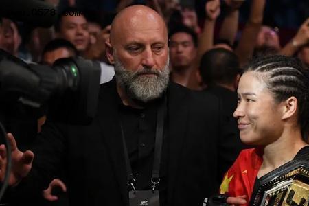 张伟丽最早的教练是谁