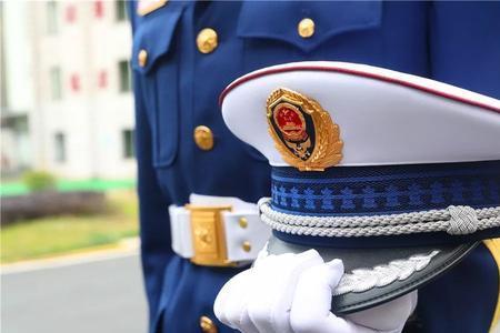 服从命令的意思