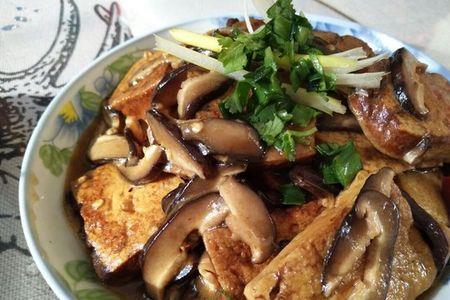 香菇蒜苗炒豆腐的做法