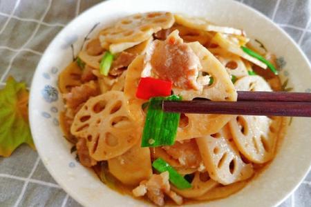 大锅菜炒莲藕片的做法