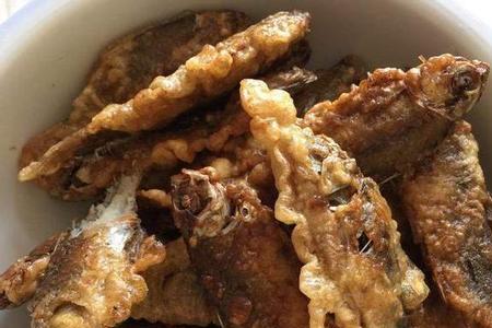 油爆小鲫鱼的做法