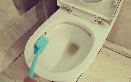 楼上冲水楼下马桶就往上反水