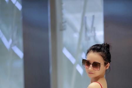 女人被搂住为什么挺胸