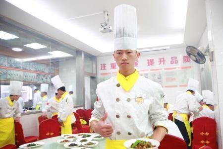 十五岁学厨师要学费不