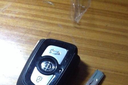 车钥匙拔不出来但扭得动