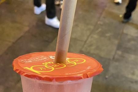 蜜雪冰城摇摇奶昔中杯还是大杯
