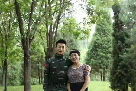 兵哥哥爱上女歌手的电影