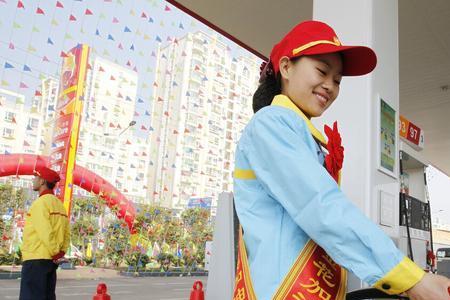 加油站加油员年龄有限制吗