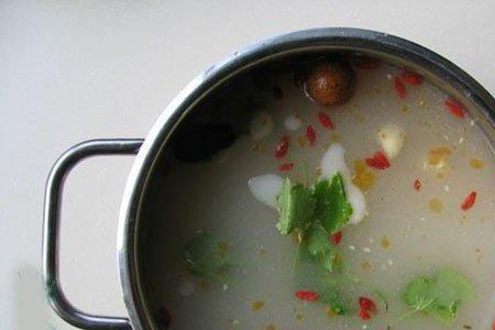 清汤辣味鲢鱼火锅做法