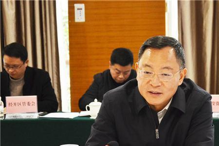信义光能创始人