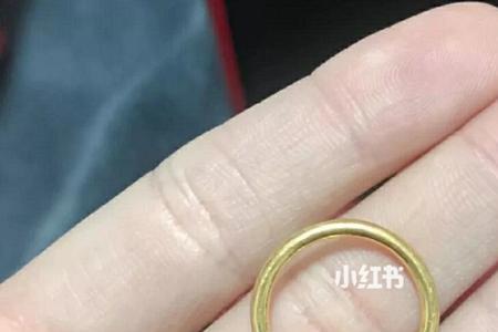 素圈戒指里面为什么会有小洞