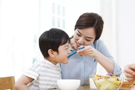 为什么总惦记着别人请吃饭