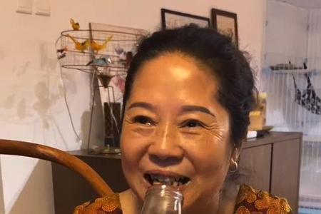 杨麻麻直播间有衣服卖不