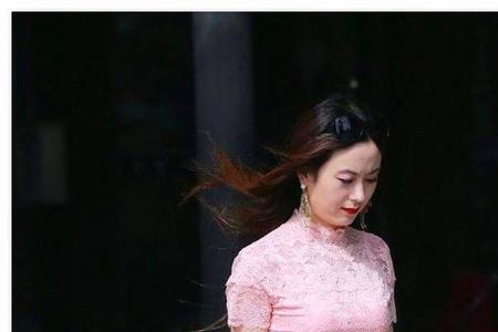 为什么有的女人喜欢交叉走路