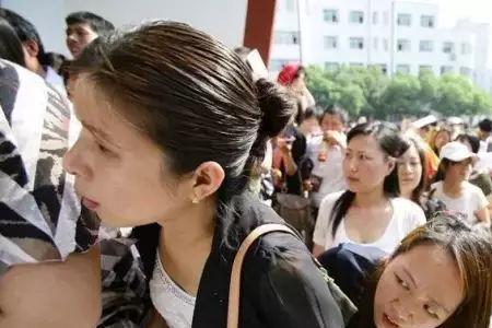 上学以哪个月为标准