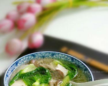 砂锅蘑菇豆腐汤的做法