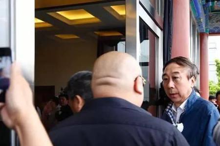 冯巩侯耀文谁辈分高