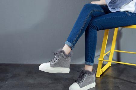 高帮鞋磨脚后跟小妙招