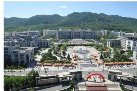 抚邮是哪个大学