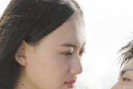 每次主动吻男朋友他为什么要笑