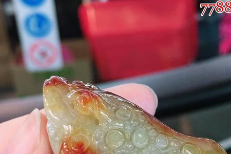 金蝉吊坠的佩戴方法