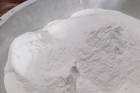 包好的糯米粉为啥裹一层糯米粉