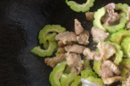 苦瓜炒肉寓意