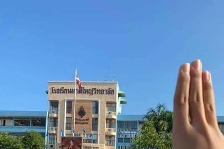 泰国中学也分初高中吗