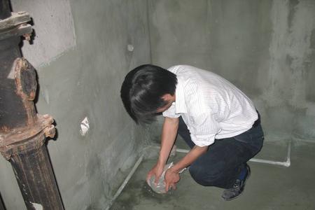 塑料管大如何穿过小一点的墙洞