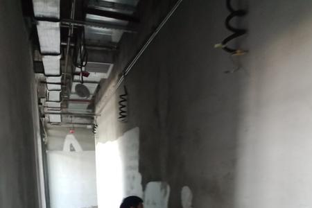 墙壁先刮灰还是先贴瓷砖