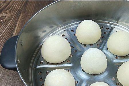 蒸馒头顶层为什么会皱巴巴