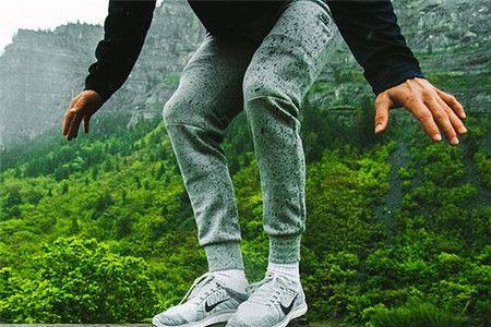 现浇顶跺脚震动正常吗
